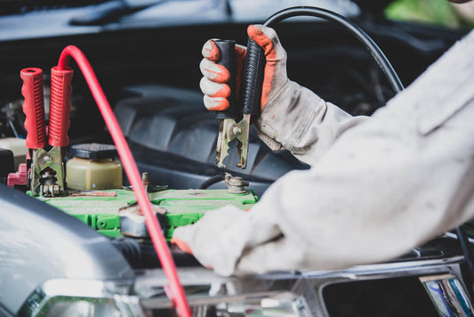 RV Jump Starter Guide 2025 - What to Buy, How to Use It & Avoid Mistakes