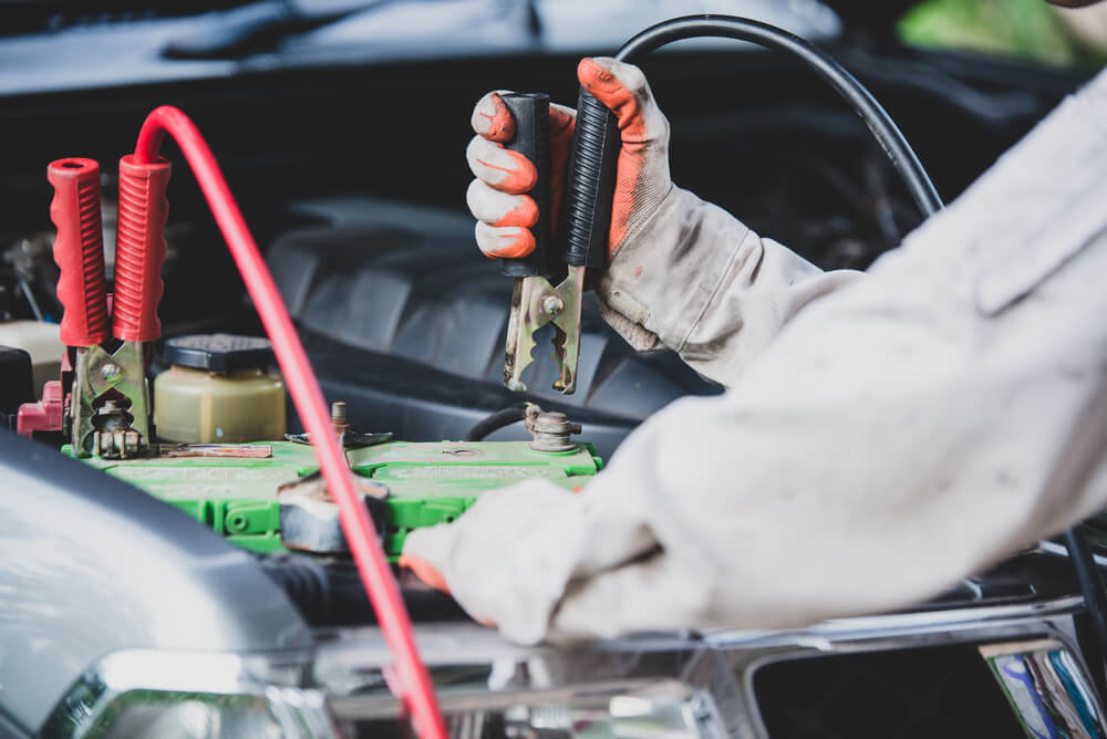 RV Jump Starter Guide 2026 - What to Buy, How to Use It & Avoid Mistakes